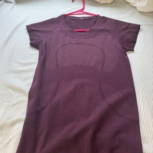 Lulu lemon swiftly tech T shirt size 4